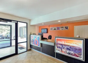 Motel 6 Dallas, TX - South hotel thumbnail 4