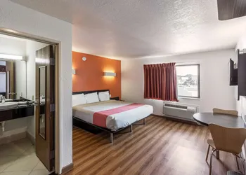 Motel 6 Dallas, TX - South hotel thumbnail 7