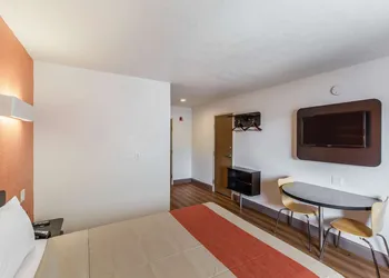 Motel 6 Dallas, TX - South hotel thumbnail 8