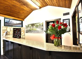 Peach Tree Inn & Suites hotel thumbnail 3