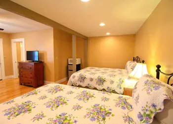 Peach Tree Inn & Suites hotel thumbnail 5