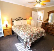 Peach Tree Inn & Suites hotel detail image 7