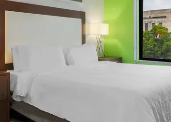 Holiday Inn Express & Suites Fort Worth Downtown by IHG hotel thumbnail 3
