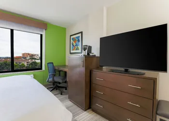Holiday Inn Express & Suites Fort Worth Downtown by IHG hotel thumbnail 4