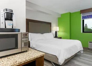 Holiday Inn Express & Suites Fort Worth Downtown by IHG hotel thumbnail 5