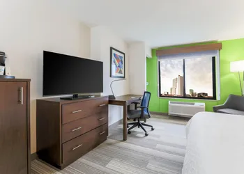 Holiday Inn Express & Suites Fort Worth Downtown by IHG hotel thumbnail 8