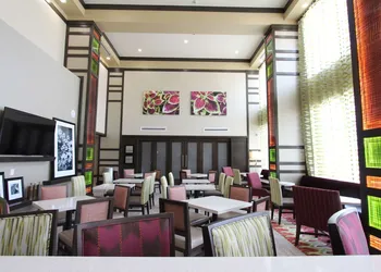 Hampton Inn & Suites Dallas Market Center hotel thumbnail 4