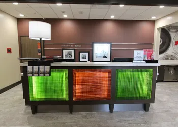 Hampton Inn & Suites Dallas Market Center hotel thumbnail 6