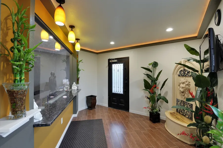 Romantic Inn & Suites hotel detail image 2