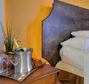 Romantic Inn & Suites hotel detail image 3