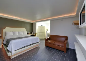 Romantic Inn & Suites hotel thumbnail 4