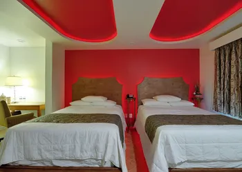 Romantic Inn & Suites hotel thumbnail 5