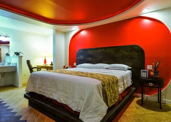 Romantic Inn & Suites hotel thumbnail 6