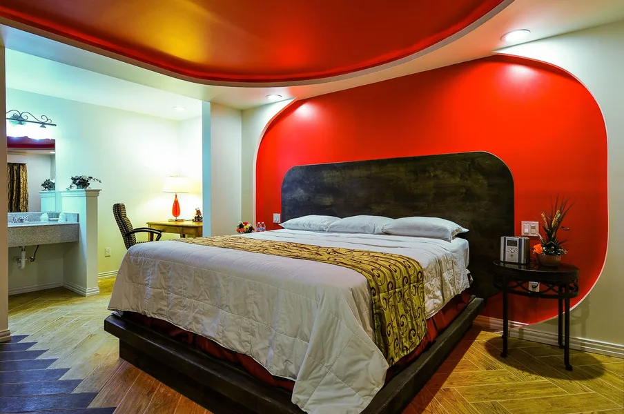 Romantic Inn & Suites hotel detail image 6
