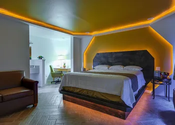 Romantic Inn & Suites hotel thumbnail 7