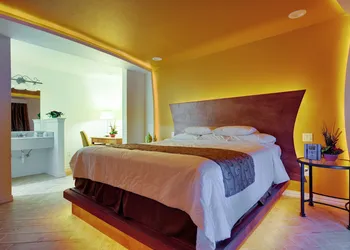 Romantic Inn & Suites hotel thumbnail 8