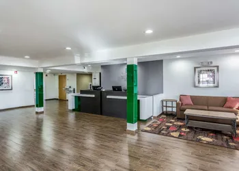 Quality Inn & Suites El Paso I-10 hotel thumbnail 5