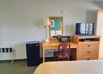 Executive Inn hotel thumbnail 3