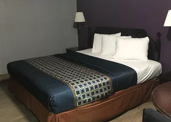 Texas Inn Airport McAllen hotel thumbnail 2