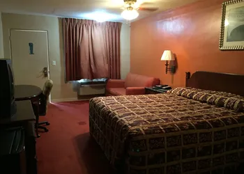 Deluxe Inn Airport hotel thumbnail 2