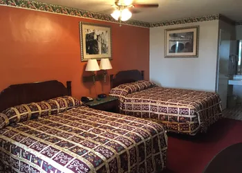 Deluxe Inn Airport hotel thumbnail 4