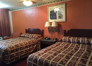 Deluxe Inn Airport hotel thumbnail 6