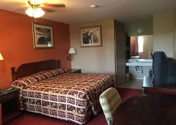 Deluxe Inn Airport hotel thumbnail 7