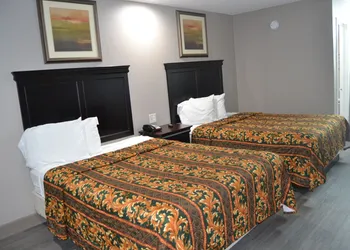 Deluxe INN hotel thumbnail 5