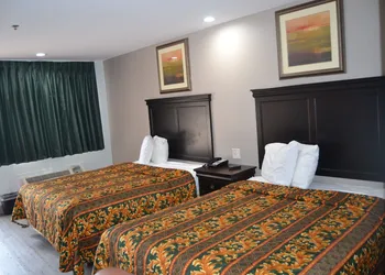 Deluxe INN hotel thumbnail 6