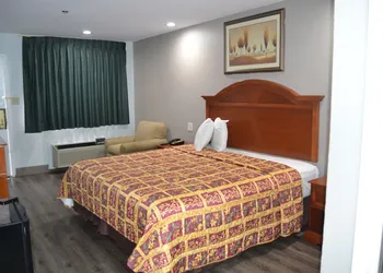 Deluxe INN hotel thumbnail 8