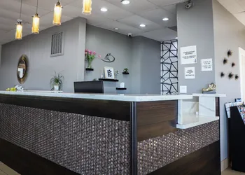 Airport Inn hotel thumbnail 2