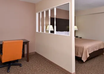 Airport Inn hotel thumbnail 6
