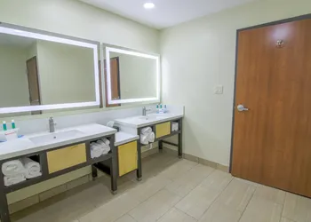 Holiday Inn Express & Suites Raymondville by IHG hotel thumbnail 2