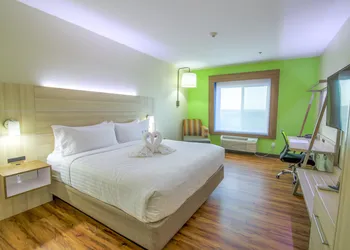 Holiday Inn Express & Suites Raymondville by IHG hotel thumbnail 8