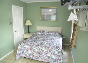 Bayfront Cottages hotel thumbnail 6