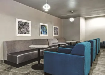 La Quinta Inn & Suites by Wyndham Victoria - South hotel thumbnail 3