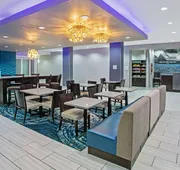 La Quinta Inn & Suites by Wyndham Victoria - South hotel detail image 4