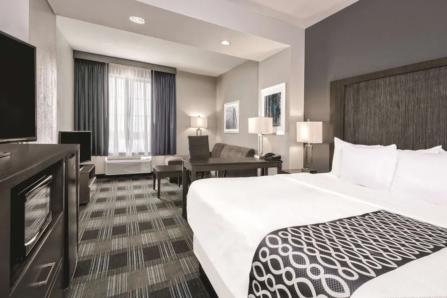 La Quinta Inn & Suites by Wyndham Victoria - South hotel detail image 6