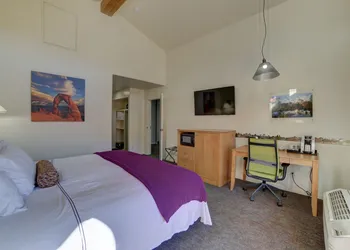 The Gonzo Inn hotel thumbnail 5