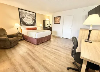 Super 8 by Wyndham Salina/Scenic Hills Area hotel thumbnail 6