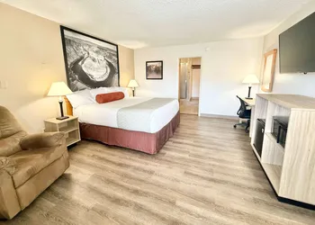 Super 8 by Wyndham Salina/Scenic Hills Area hotel thumbnail 8