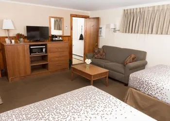 Knotty Pine hotel thumbnail 4