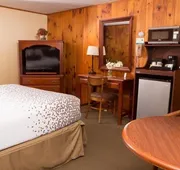 Knotty Pine hotel detail image 5