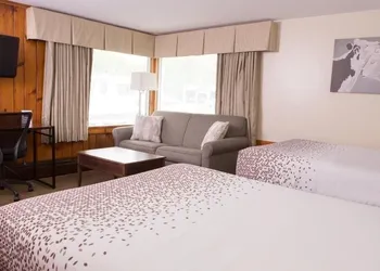 Knotty Pine hotel thumbnail 6
