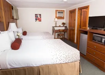 Knotty Pine hotel thumbnail 7