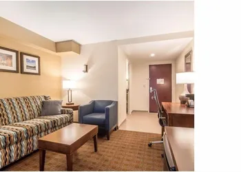 Comfort Inn & Suites Brattleboro I-91 hotel thumbnail 7