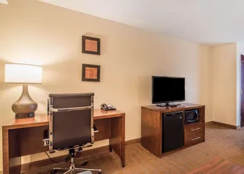 Comfort Inn & Suites Brattleboro I-91 hotel thumbnail 8