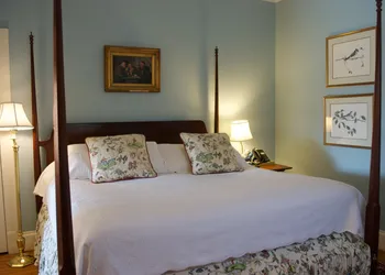 200 South Street Inn hotel thumbnail 5