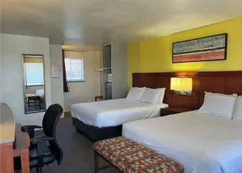 Lakeshore Inn Water Front hotel thumbnail 4
