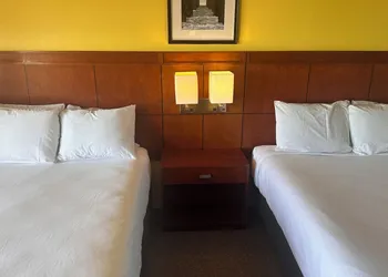 Lakeshore Inn Water Front hotel thumbnail 6